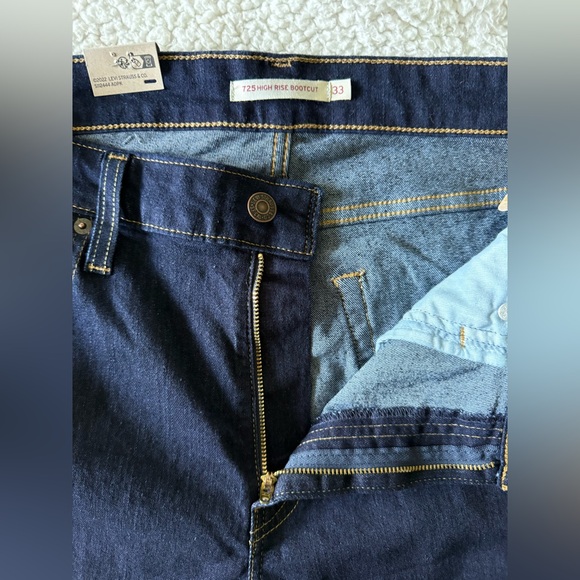 Levi's Women's 725 High Rise Bootcut Jeans Dark Blue Wash Size 33 New with Tags - Picture 3 of 12